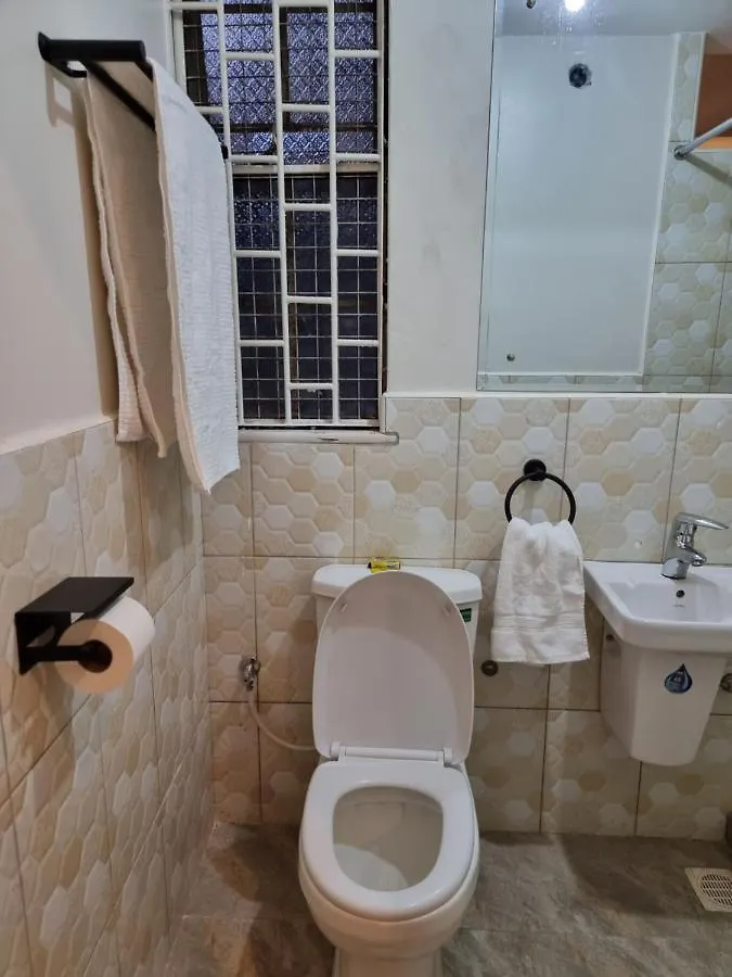 Well Furnished And Airconditioned Rooms In Nakasero, Kampala By Bob 0*,